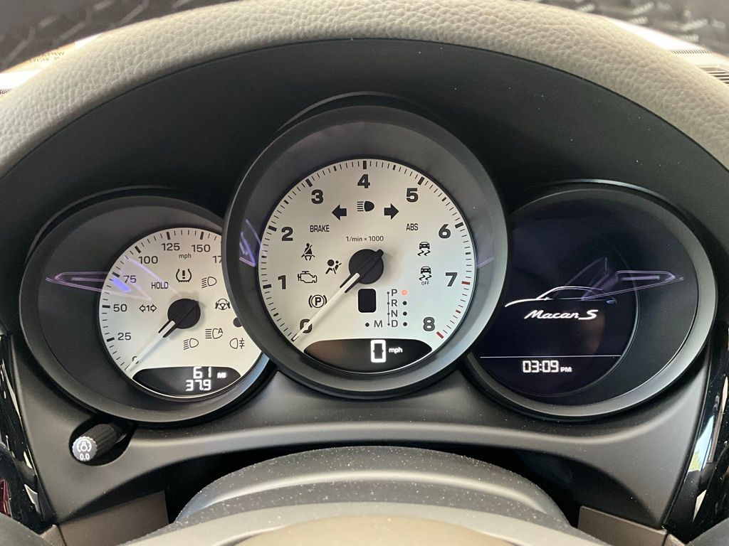 2024 Porsche Macan S 10