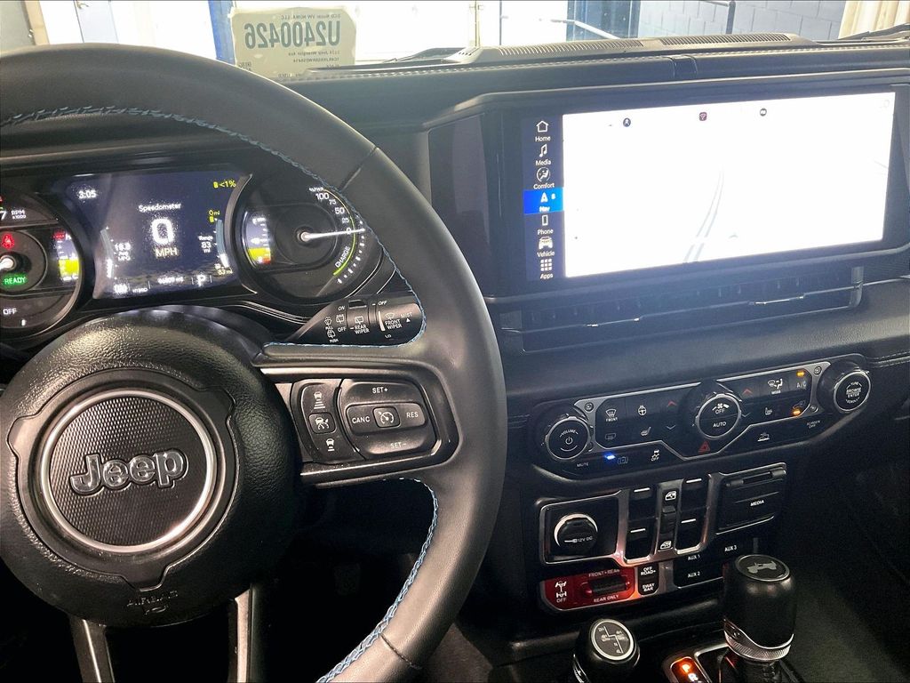 2024 Jeep Wrangler — photo 19