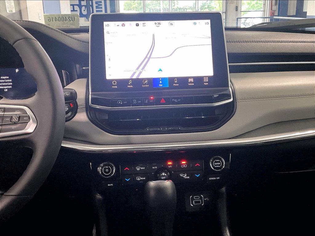 2024 Jeep Compass — photo 18