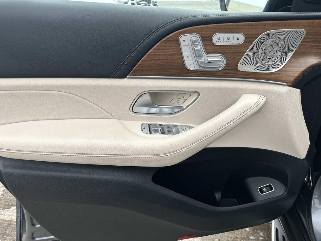 Thumbnail: 2022 Mercedes-Benz GLS - 31