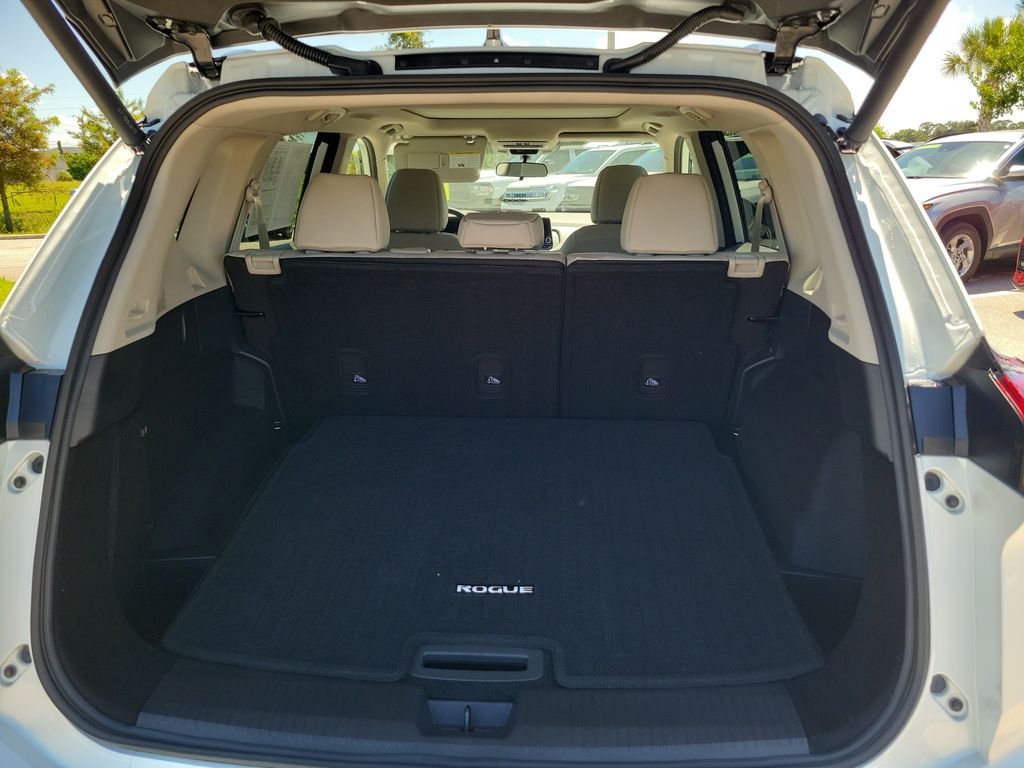 2026 Everest White Pearl Tricoat Nissan Rogue Dark Armor FWD SUV