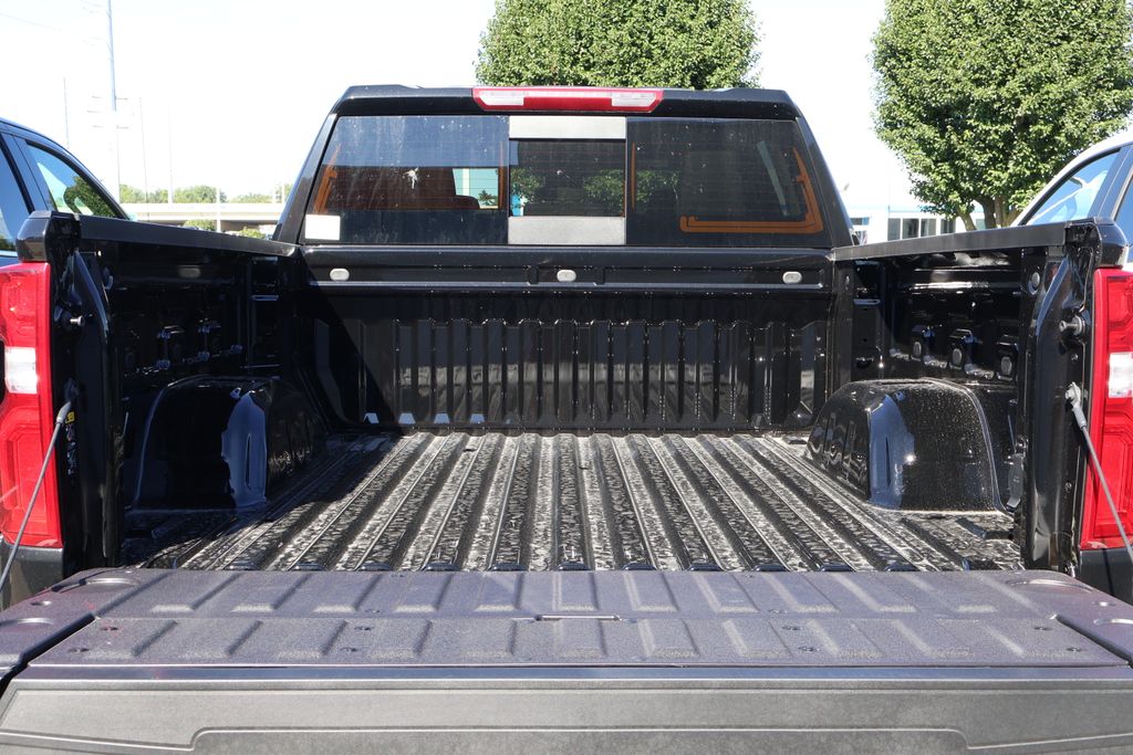 Thumbnail: 2026 Chevrolet Silverado 1500 - 12