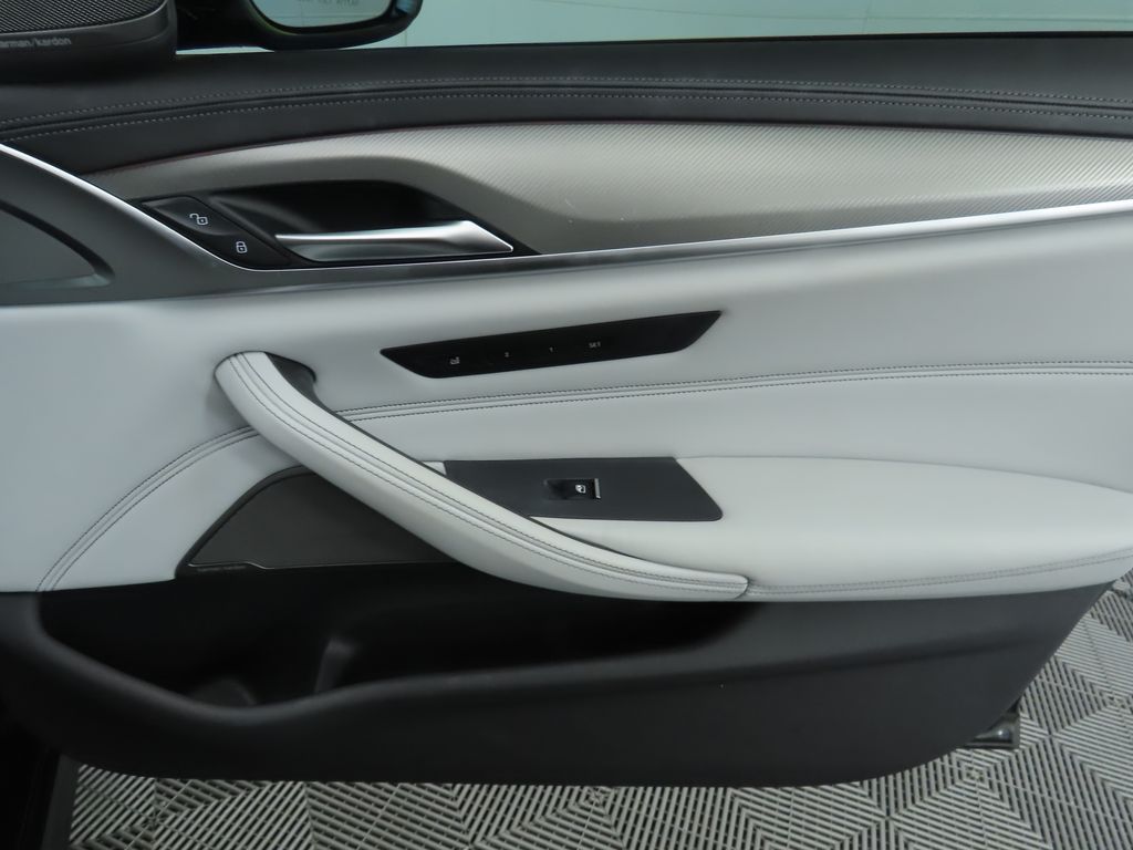 Thumbnail: 2022 BMW M5 - 26