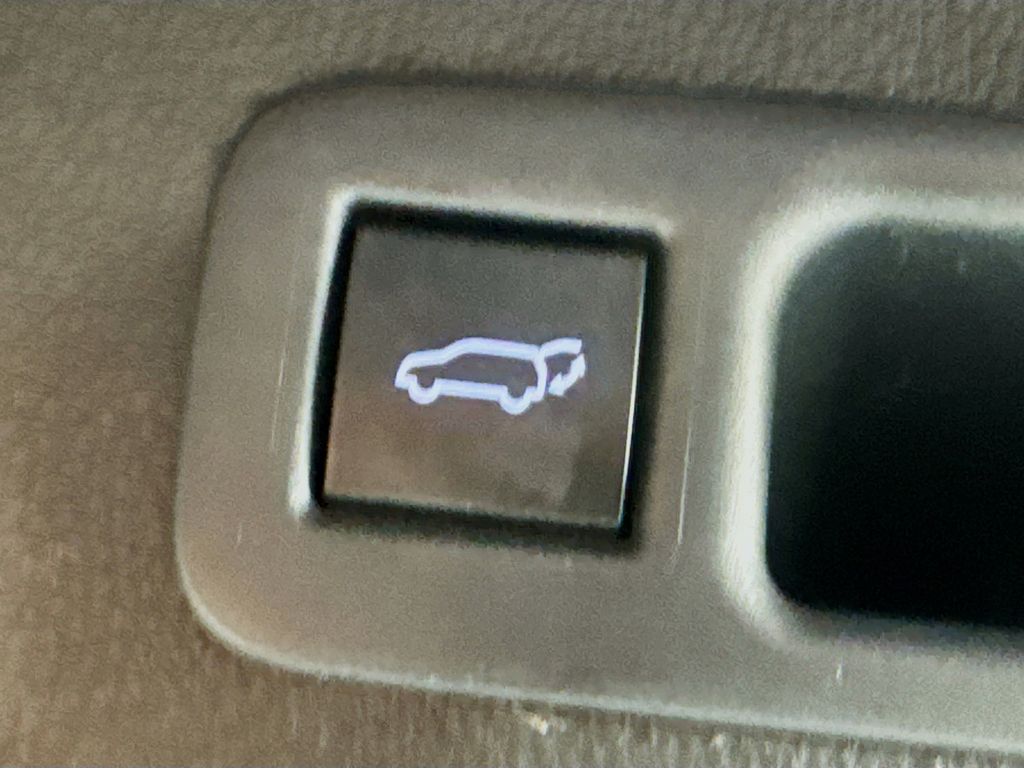 2021 Toyota Highlander Hybrid XLE photo