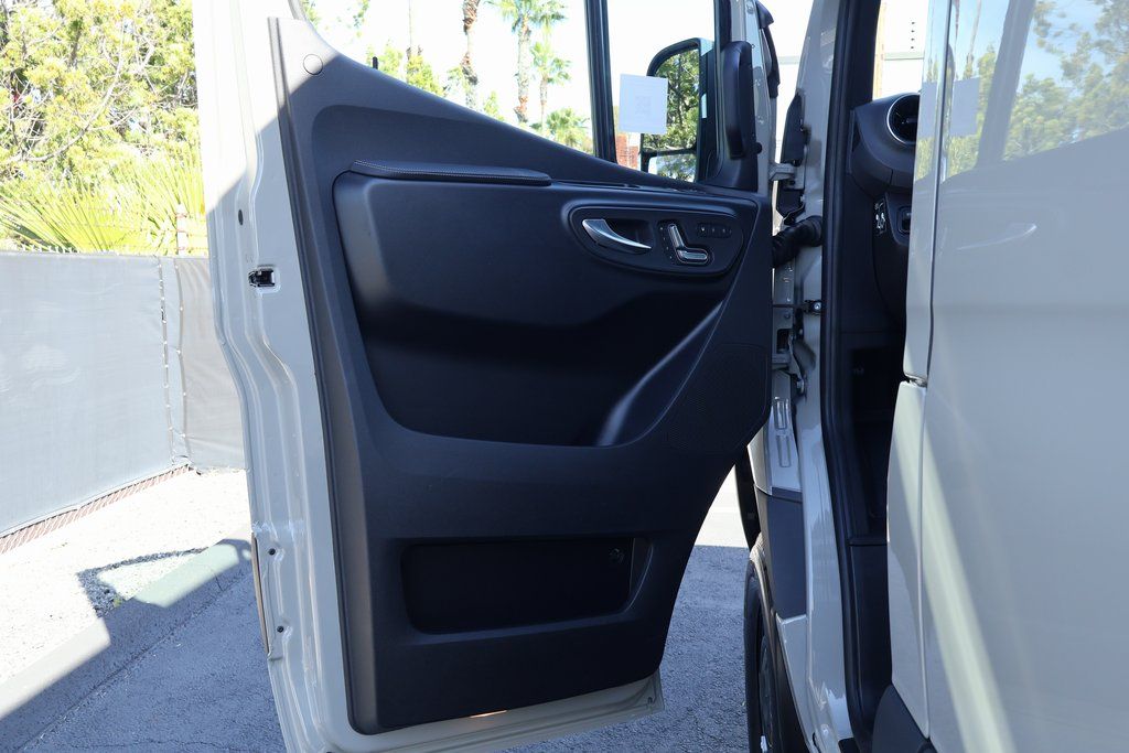 Thumbnail: 2026 Mercedes-Benz Sprinter - 7