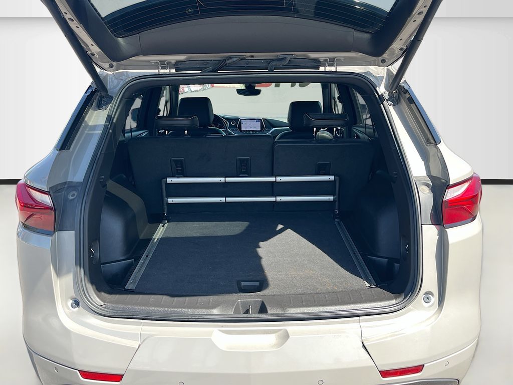 Used 2021 Gray Chevrolet Premier image 27