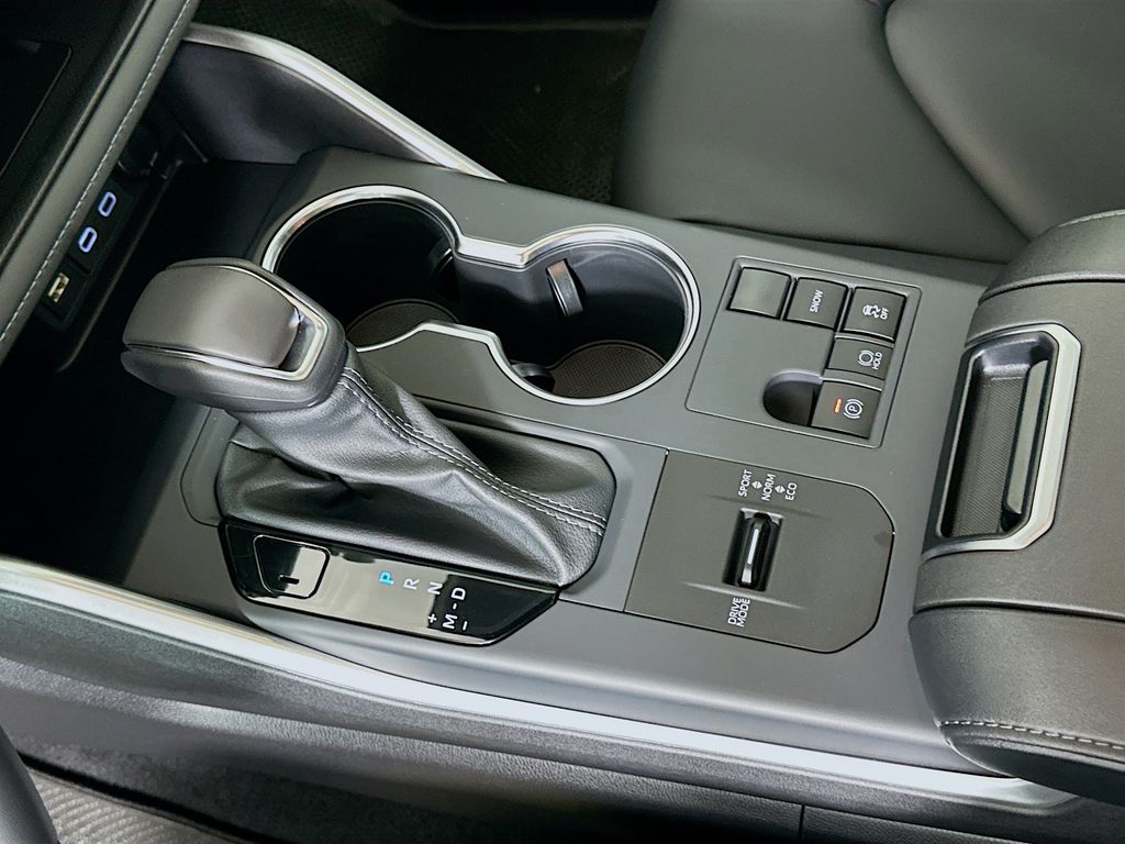 2025 Toyota Highlander XLE 17