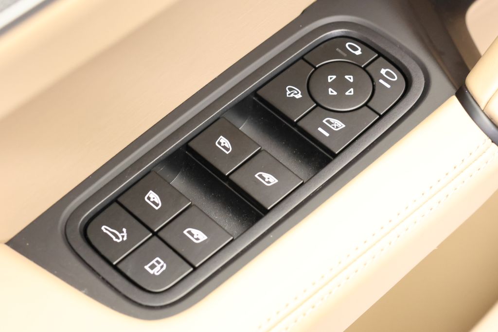 Thumbnail: 2024 Porsche Cayenne - 31