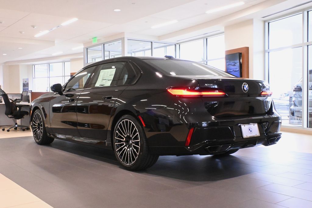2025 BMW 7 Series 760i xDrive 5