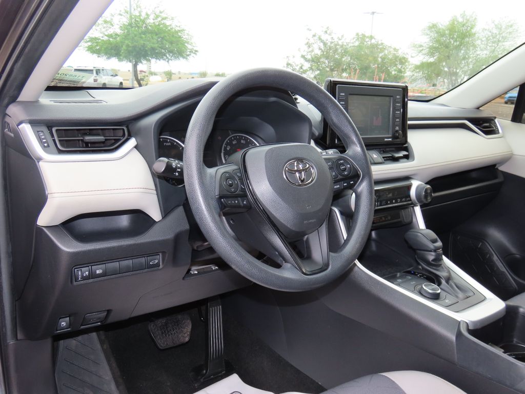 2022 Toyota RAV4 XLE 9