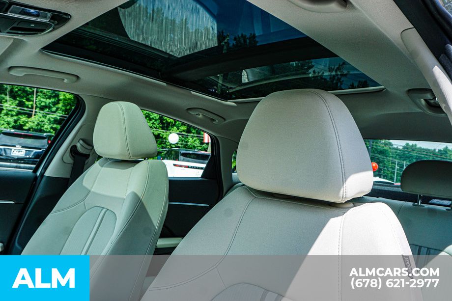 Used 2024 Silver Hyundai SEL image 18