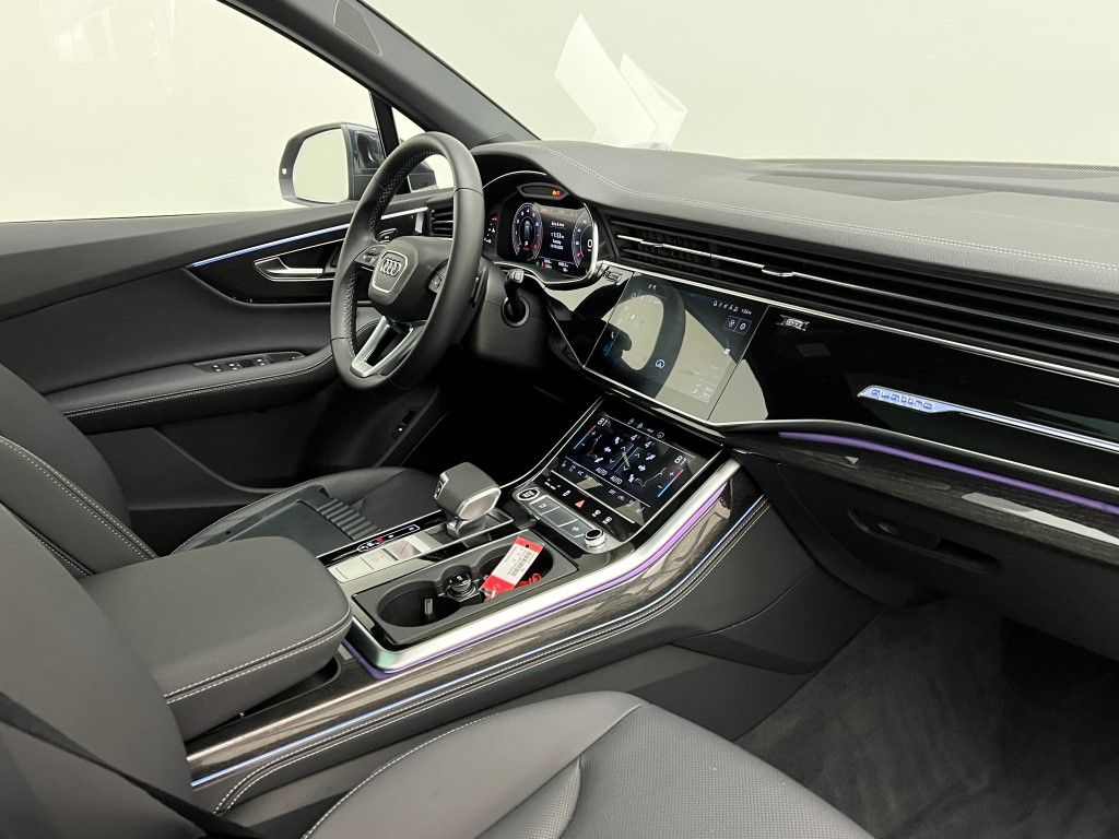 Thumbnail: 2025 Audi Q7 - 16