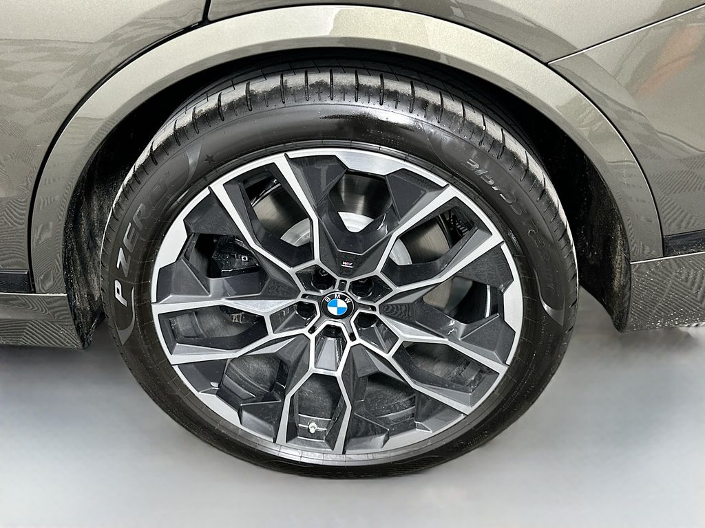 2026 BMW X7 M60i 23