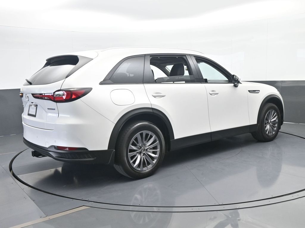 Used 2025 Rhodium White Premium Mazda Preferred image 6