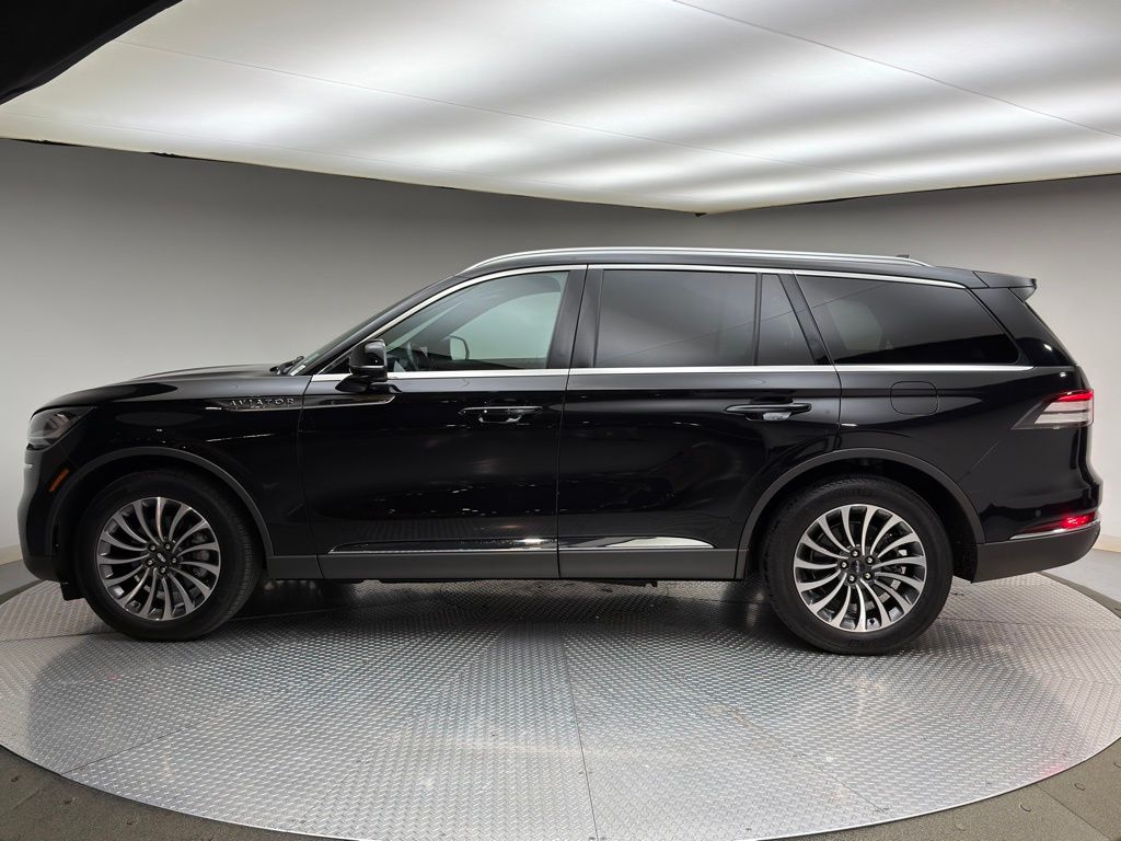 Thumbnail: 2023 Lincoln Aviator - 2
