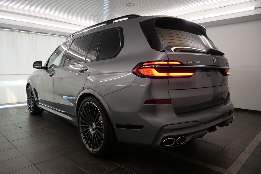 2026 BMW X7 Alpina XB7 4
