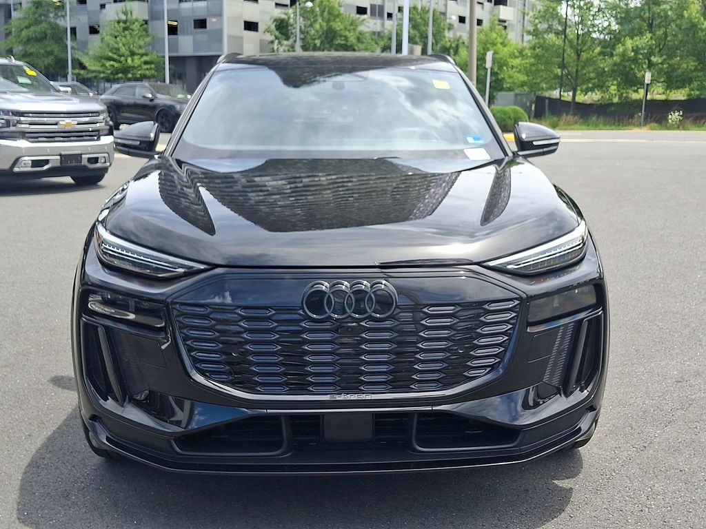 Thumbnail: 2025 Audi SQ6 e-tron - 2