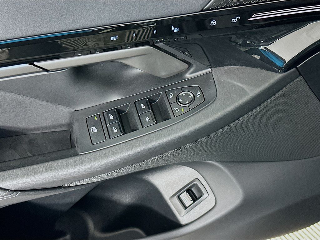 Thumbnail: 2025 BMW 5 Series - 18