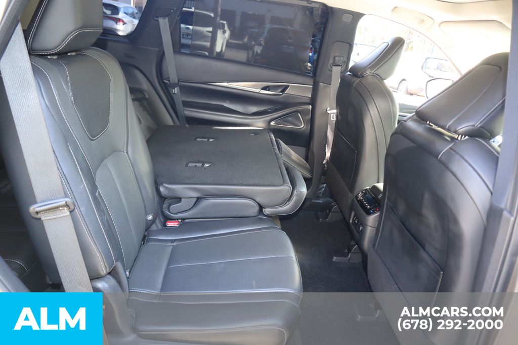 Used 2022 Silver INFINITI LUXE image 27