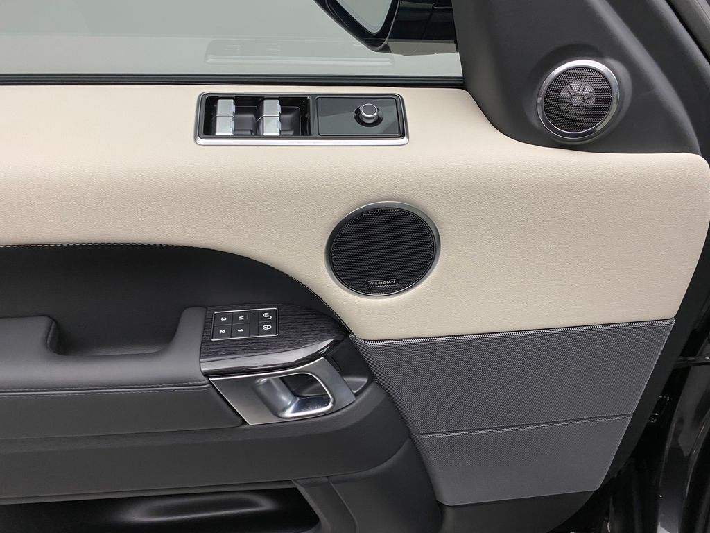 Thumbnail: 2020 Land Rover Range Rover Sport - 17