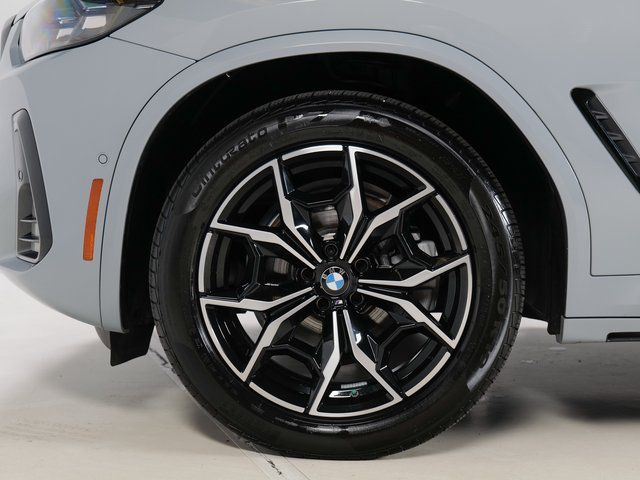 Used 2025 Gray BMW xDrive30i image 9