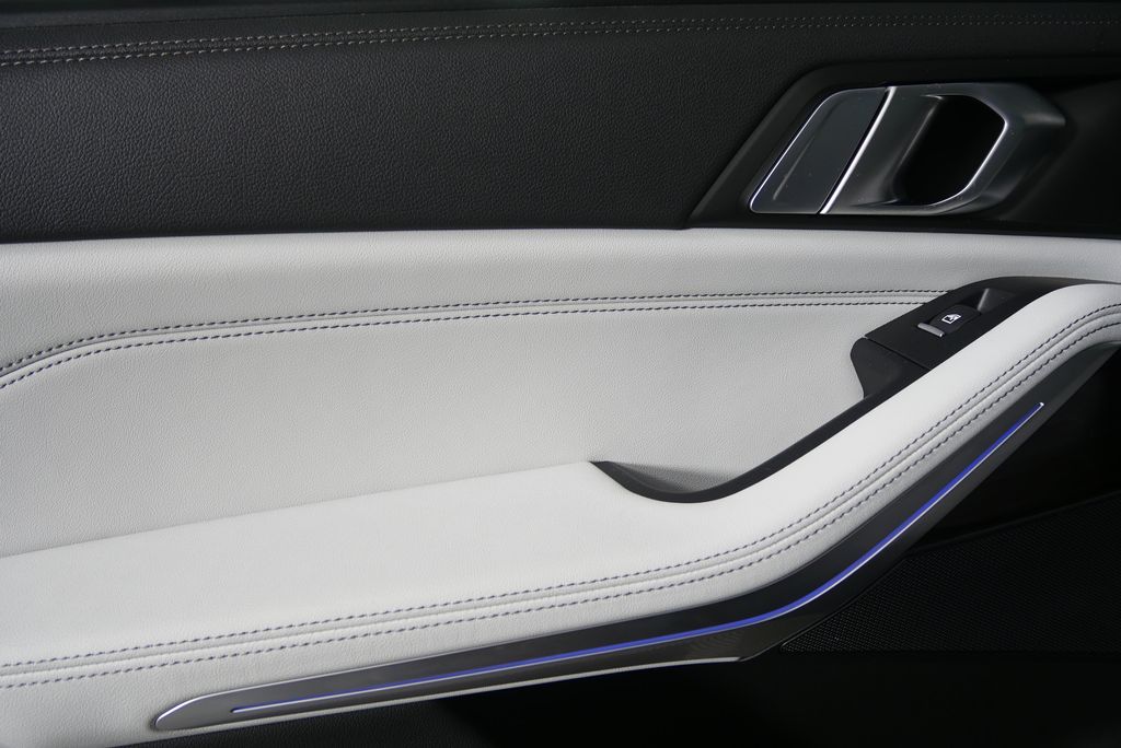 Thumbnail: 2023 BMW X5 - 11