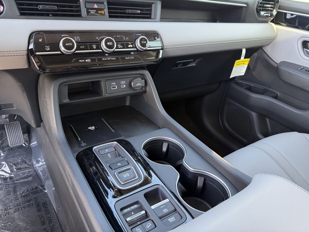 new 2025 Honda Pilot car, priced at $49,296