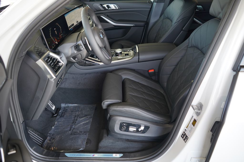 Thumbnail: 2026 BMW X7 - 11