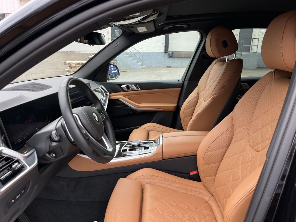 Thumbnail: 2024 BMW X5 - 11