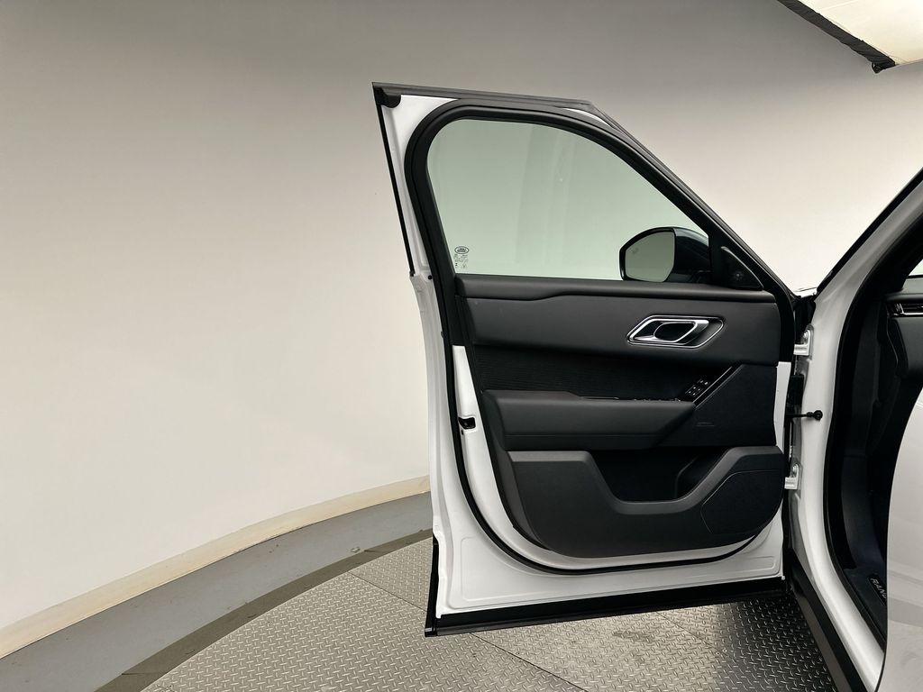 Thumbnail: 2026 Land Rover Range Rover Velar - 8