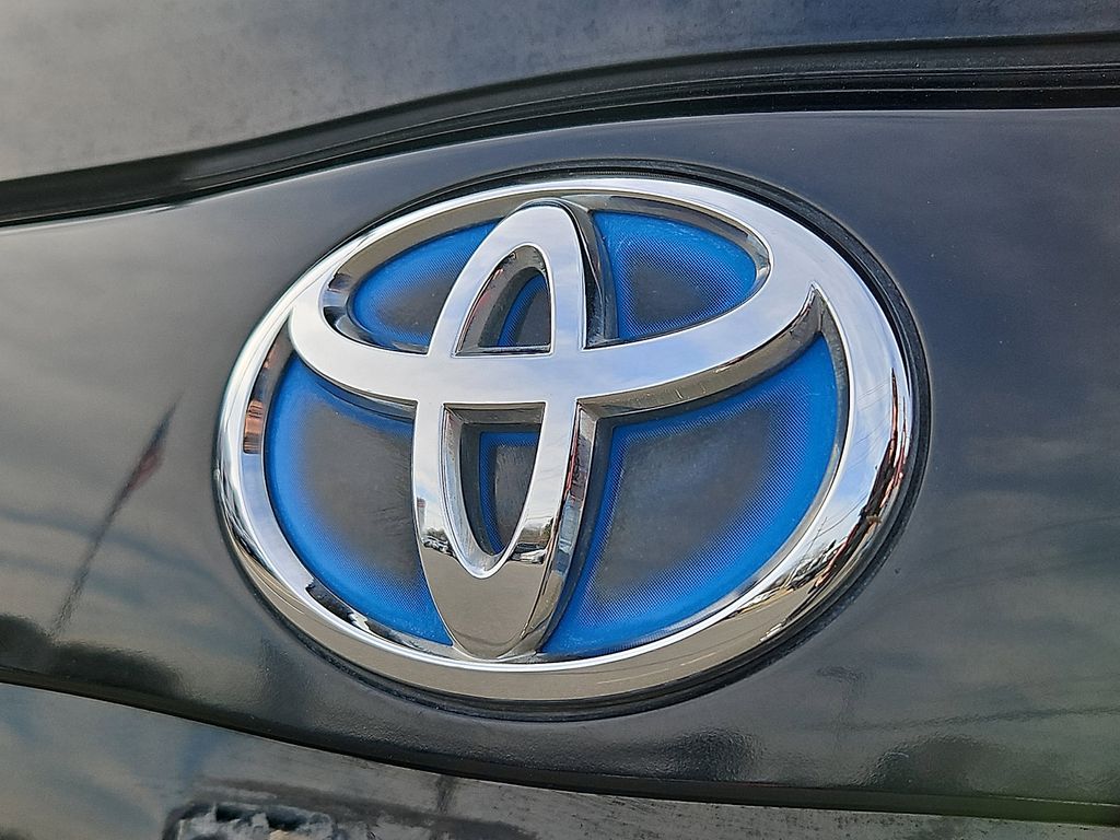Thumbnail: 2014 Toyota Prius - 29