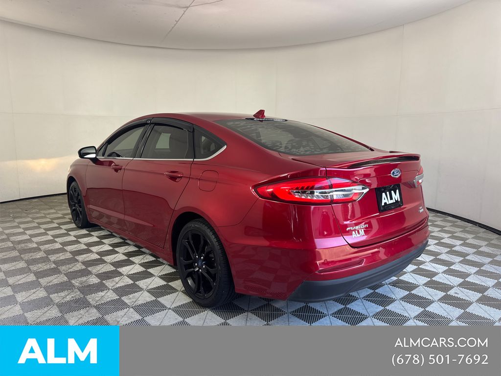 Used 2020 Red Ford SE image 8