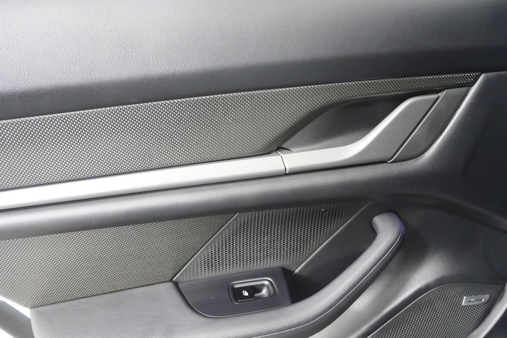 Thumbnail: 2021 Porsche Taycan - 17