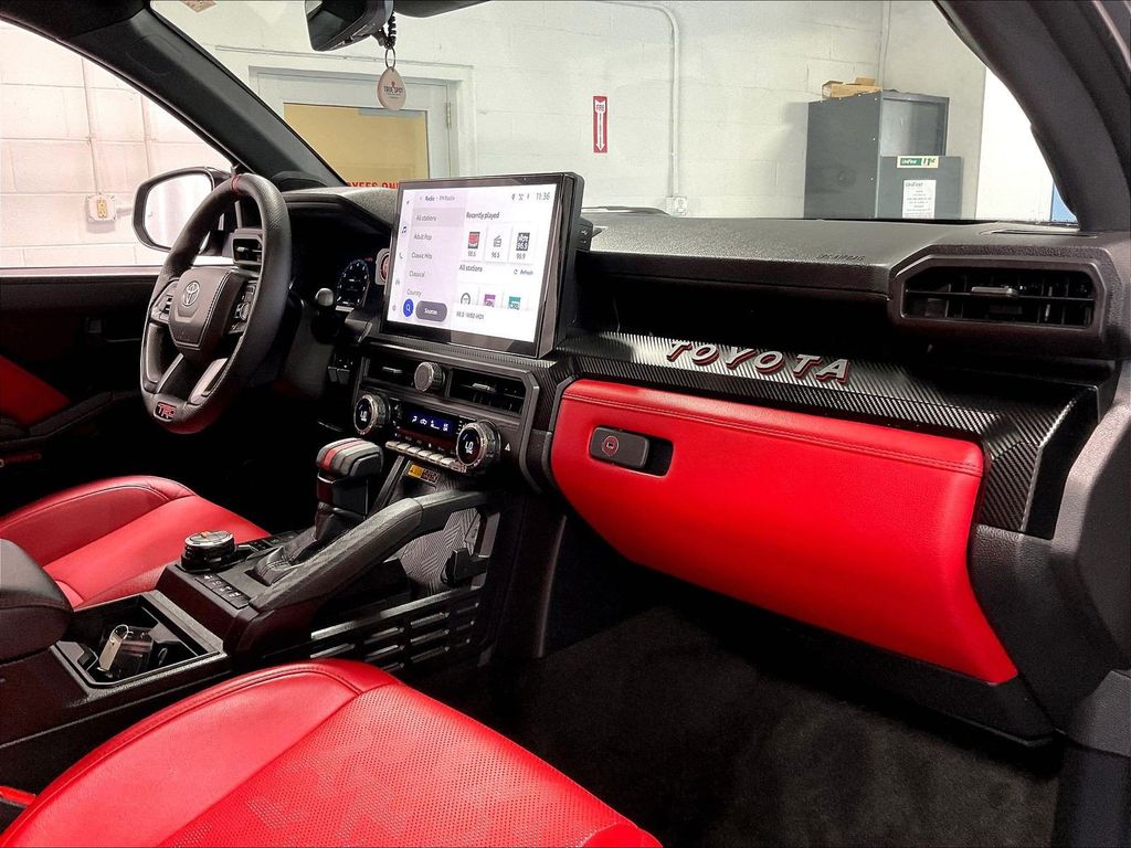 2025 Toyota Tacoma Hybrid — photo 14
