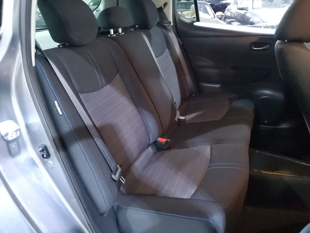 2021 Nissan LEAF SV photo