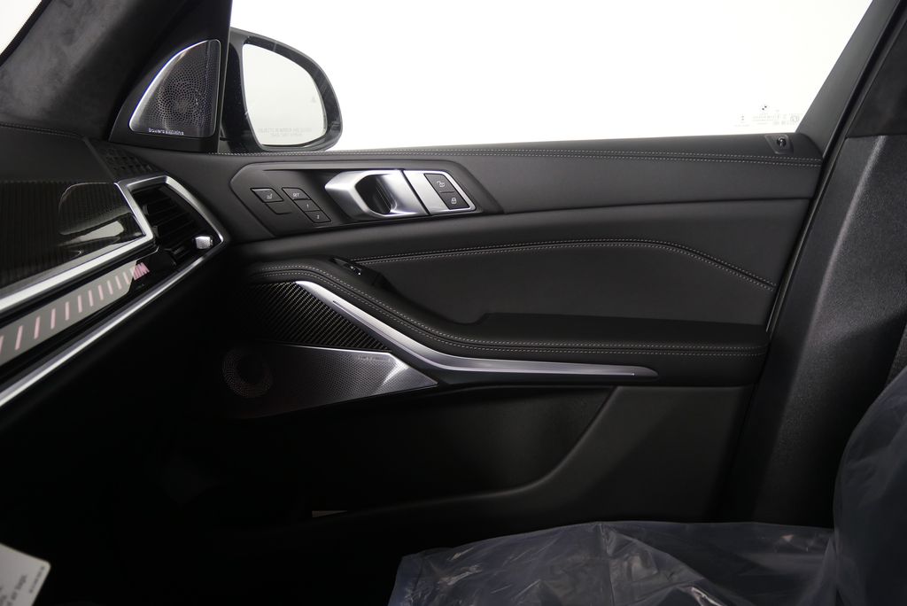 2026 BMW X7 M60i 25