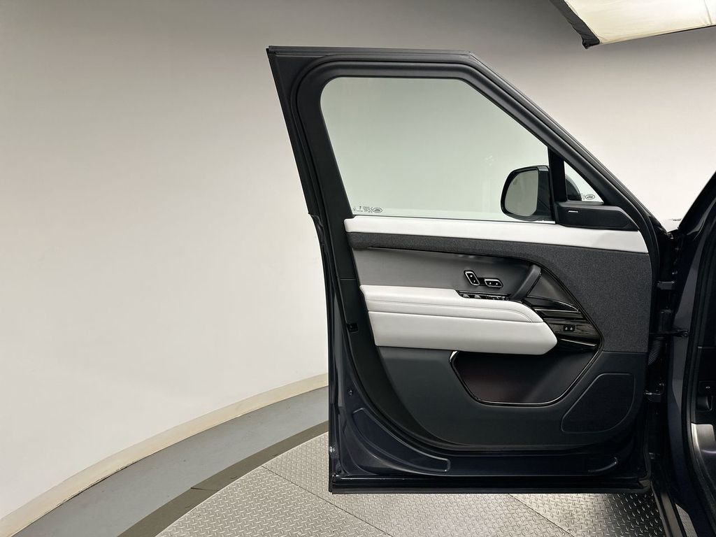 Thumbnail: 2024 Land Rover Range Rover Sport - 21