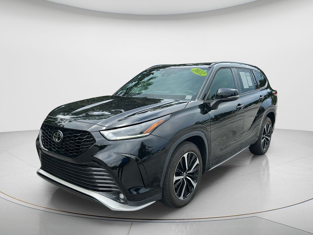 Midnight Black Metallic 2022 Toyota Highlander SUV / Crossover Front-Wheel Drive 8-Speed Automatic