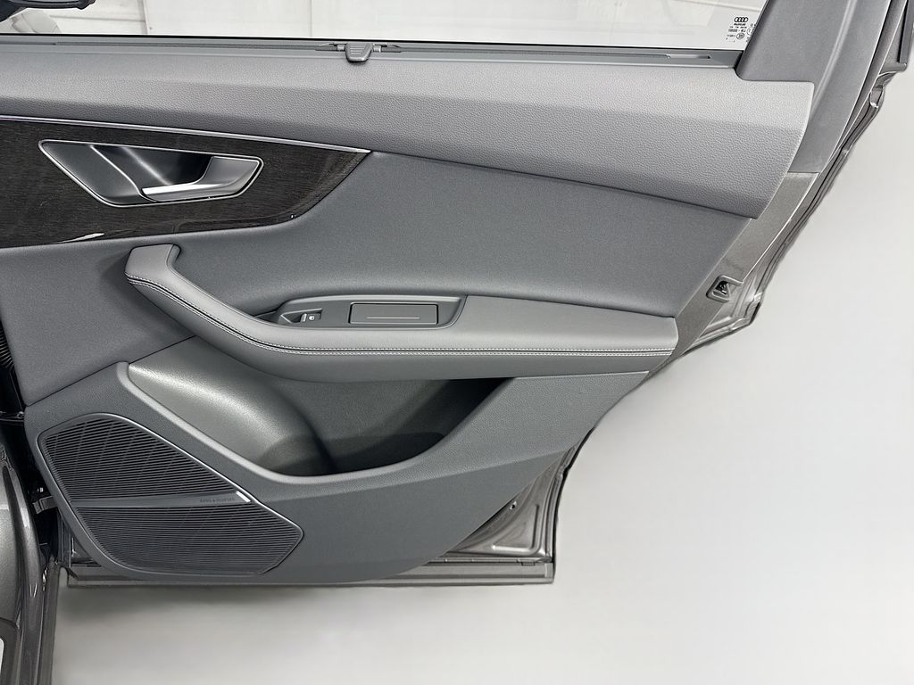 Thumbnail: 2026 Audi Q7 - 26