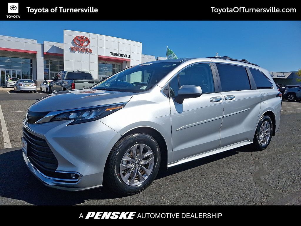 Thumbnail: 2024 Toyota Sienna - 1
