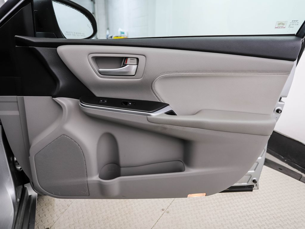 Thumbnail: 2015 Toyota Camry - 28