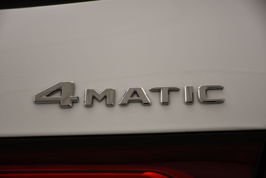 Thumbnail: 2025 Mercedes-Benz GLC - 10