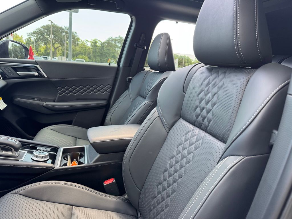 2025 Mitsubishi Outlander PHEV SEL photo 24