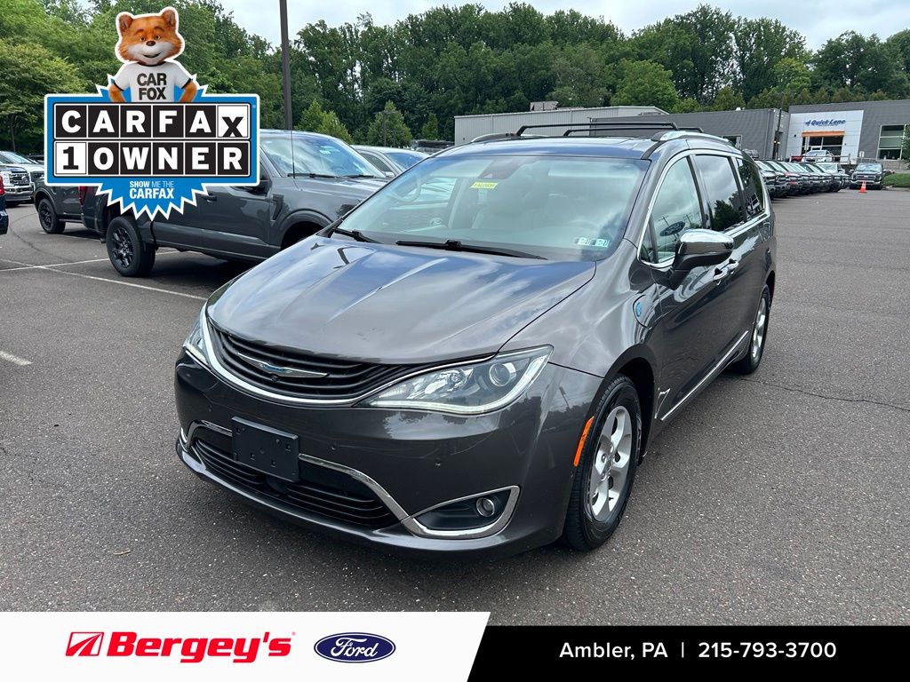 Gray (Granite Crystal Metallic Clearcoat) 2017 Chrysler Pacifica Hybrid Minivan Front-Wheel Drive Continuously Variable Transmission