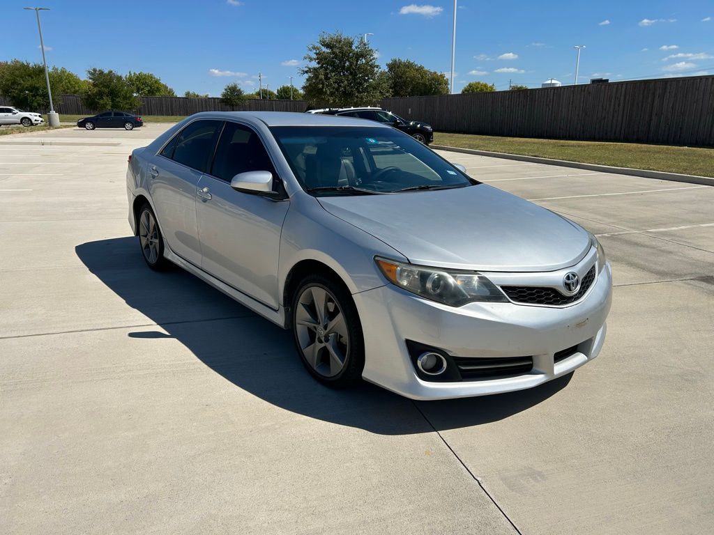 2014 Toyota Camry SE 21