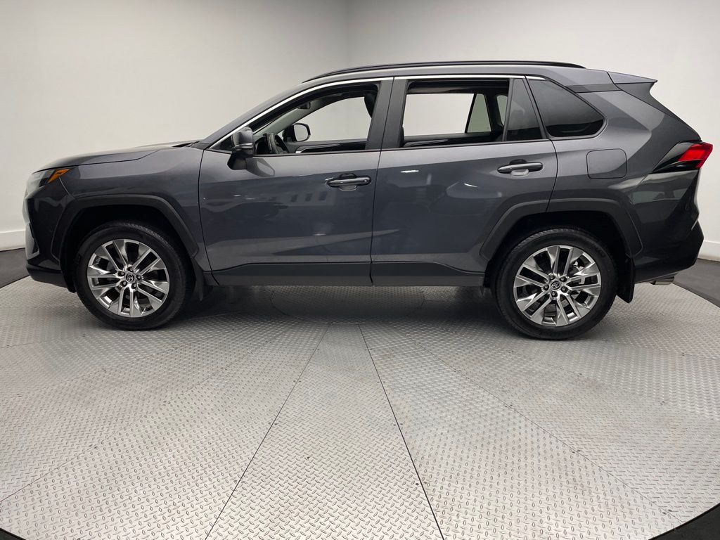 2022 Toyota RAV4 XLE Premium 8