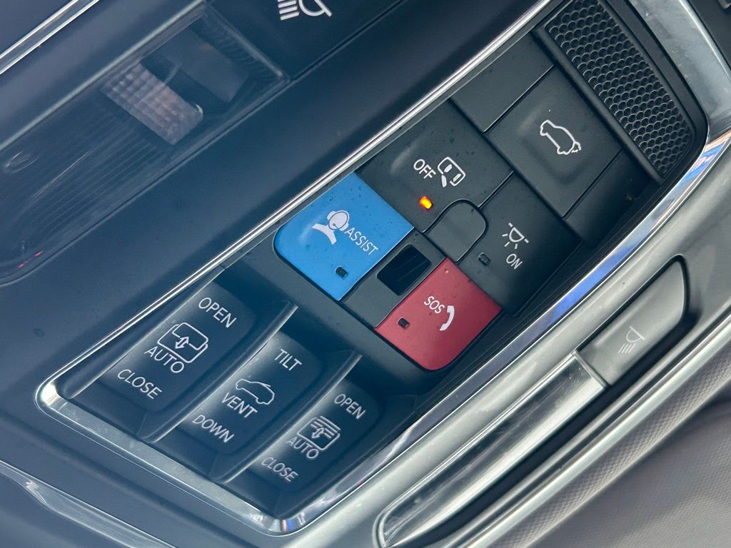 Used 2023 Diamond Black Crystal Pearlcoat Jeep Limited image 51