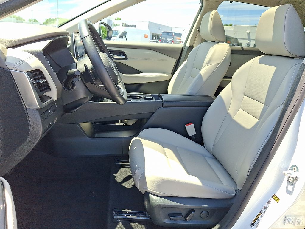 2023 Nissan Rogue — photo 15
