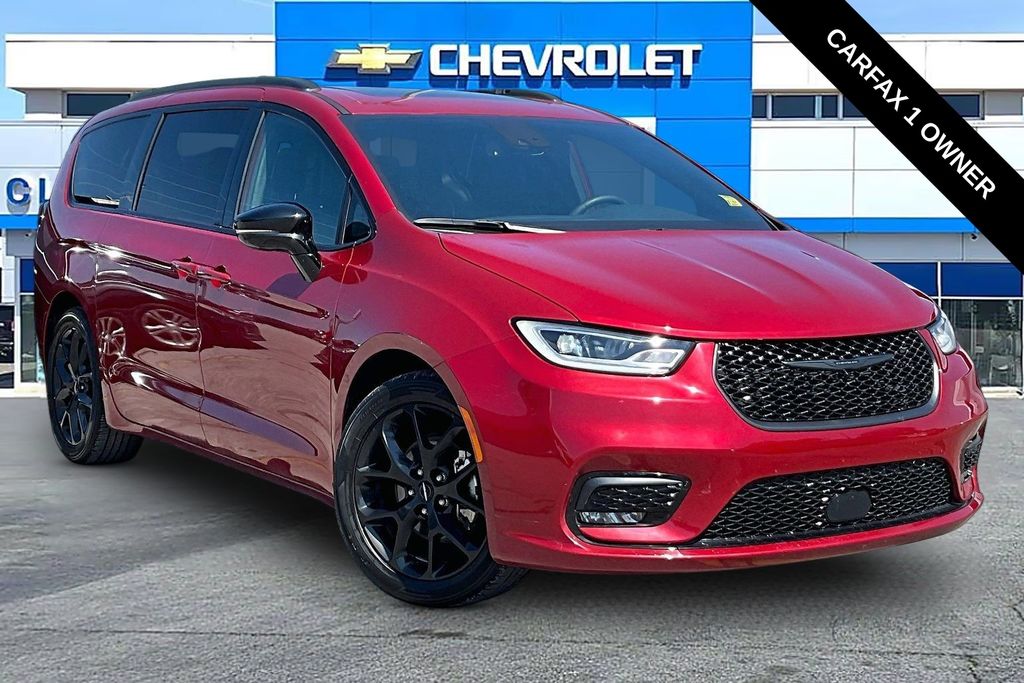  2025 Chrysler Pacifica Limited FWD   