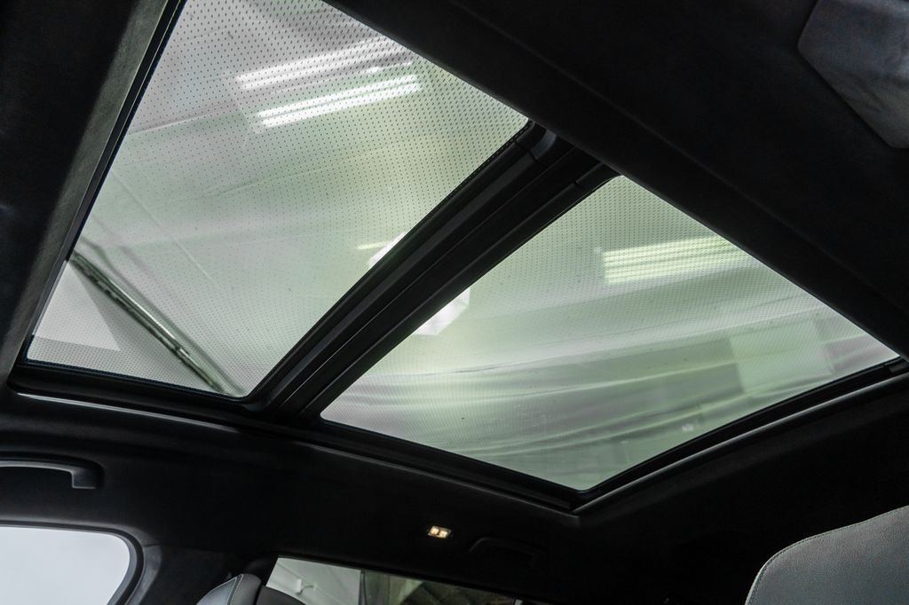 Used 2022 Black BMW M50i image 31